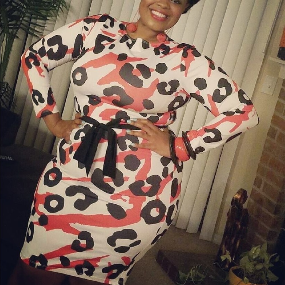 PLUS SIZE:Black, White and Red Dress